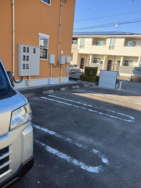 ユニゾン・ベル　シス（103） 駐車場