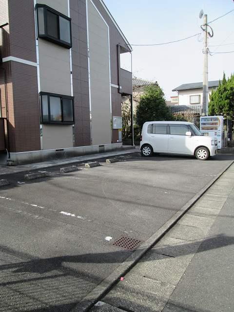ビバーチェ（208） 駐車場