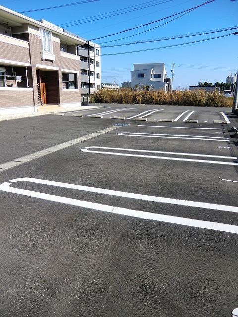 セレノ・カーサＡ（203） 駐車場