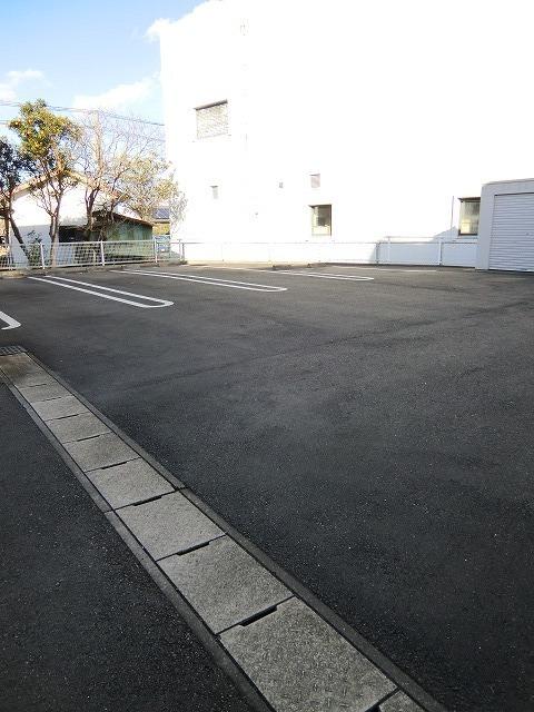 オーブ・ココ　Ⅲ（204） 駐車場