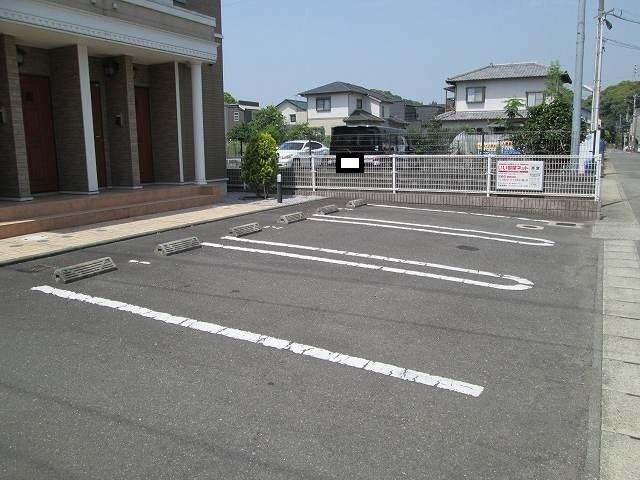 エンブレイス　Ｂ（202） 駐車場