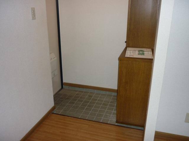 プラネッツあおき　１（102） 玄関