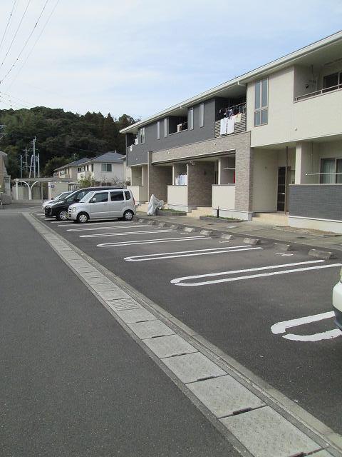 ユニゾン・ベル（204） 駐車場
