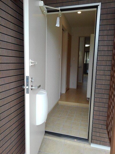 ルミエール（102） 玄関