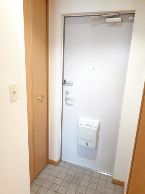 シールド青葉（203） 玄関