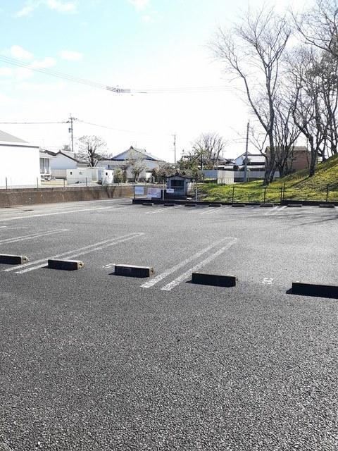 ボンシェーヌ（103） 駐車場