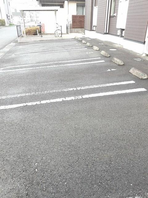 アルバ（104） 駐車場