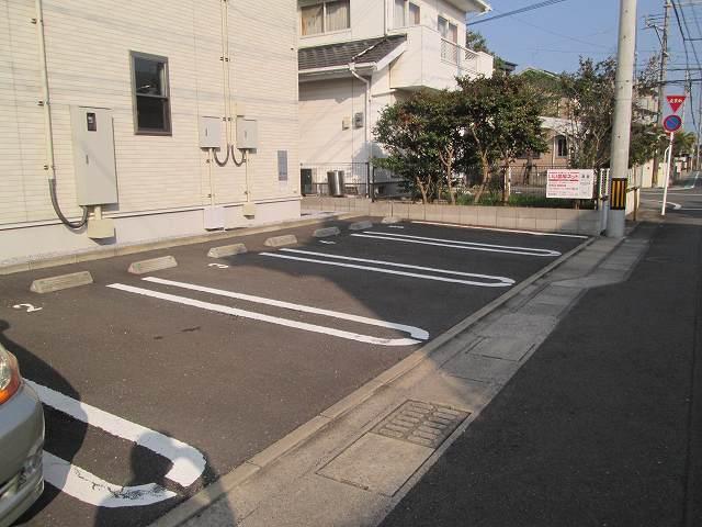 サンセールＪ（201） 駐車場