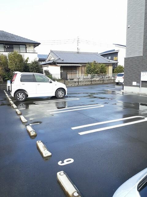 メゾン・ド・ターキー（203） 駐車場