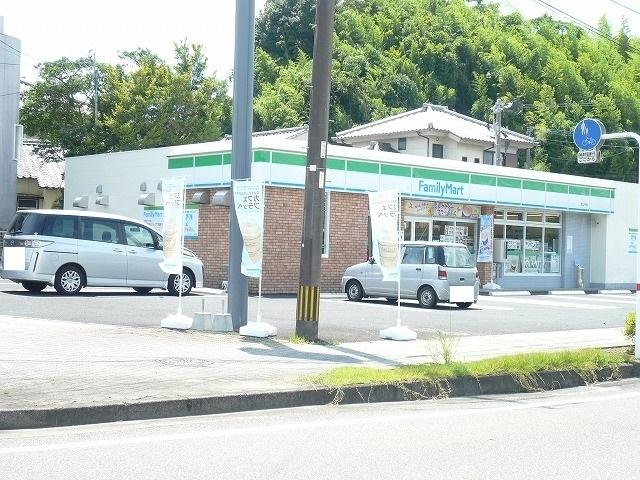 ファミリーマート花山手店：200m