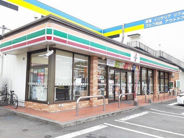セブンイレブン宮崎花ヶ島町店：400m