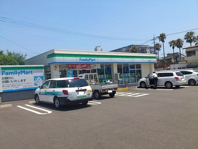 ファミリーマート日ノ出町店：385m