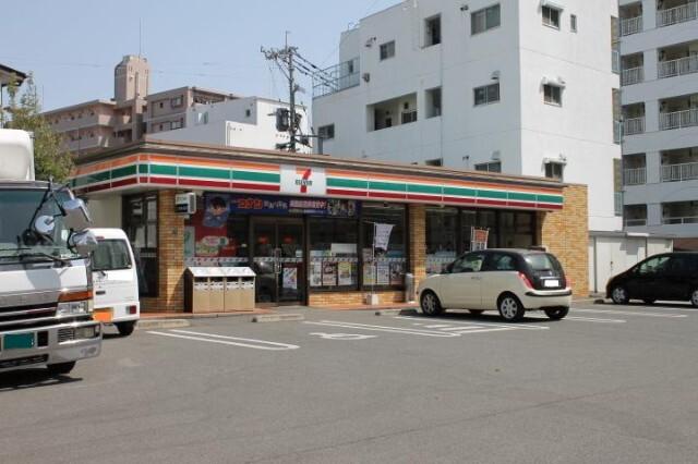 セブンイレブン宮崎橘通東5丁目店：136m