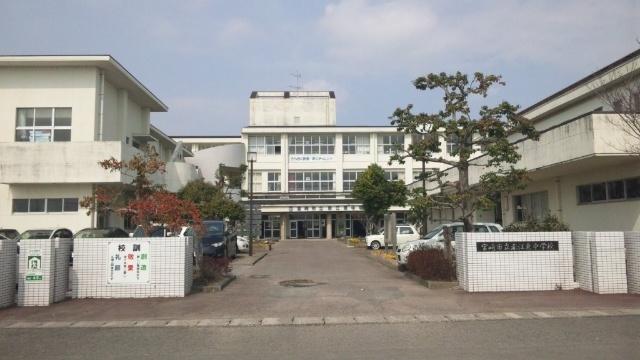 宮崎市立赤江東中学校：518m