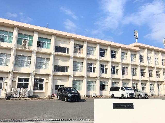 宮崎市立宮崎港小学校：300m