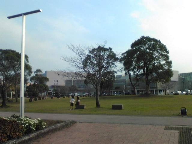 宮崎市立図書館：3700m