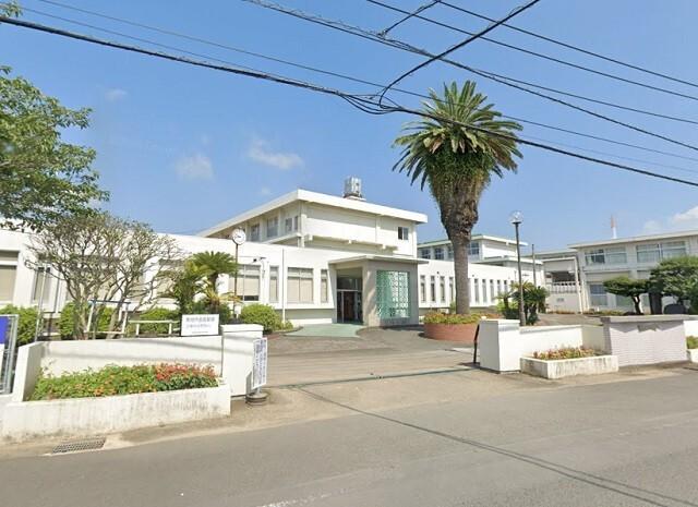 宮崎県立宮崎商業高校：924m