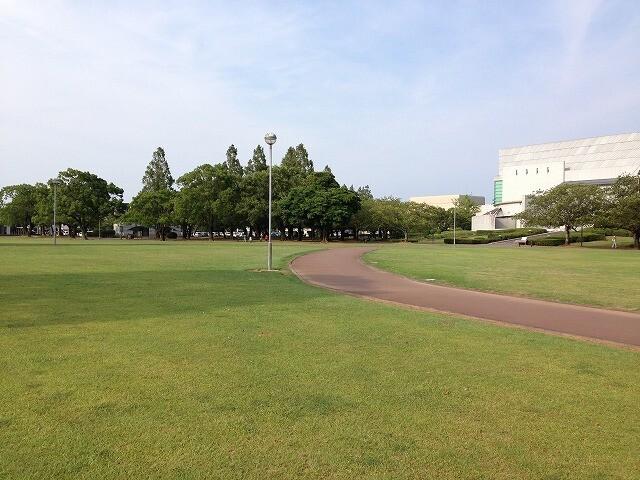 宮崎県総合文化公園：819m