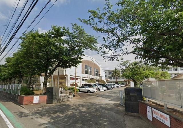 宮崎市立宮崎西中学校：1176m