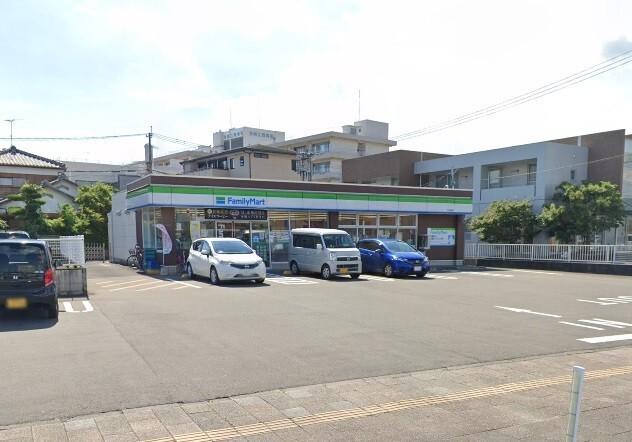 ファミリーマート大坪西店：835m