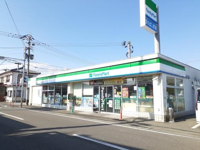 ファミリーマート 月見ヶ丘団地：800m