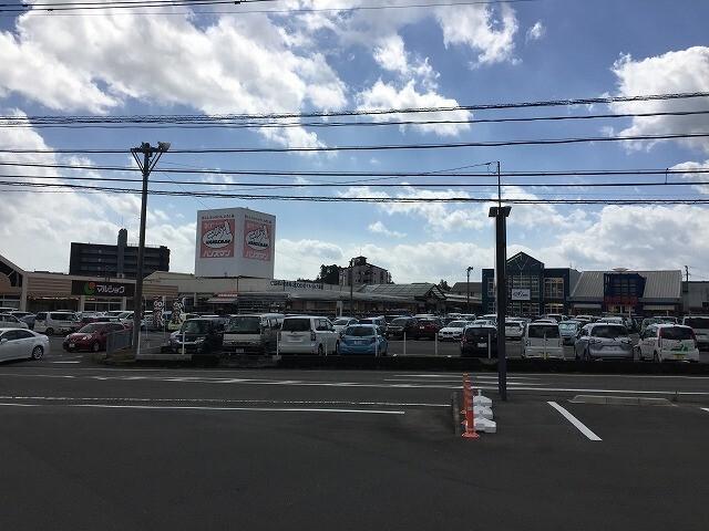 マルショク加納店：748m