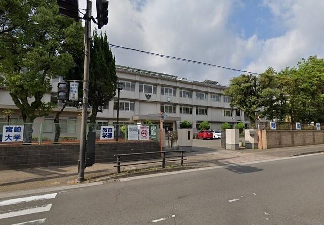 国立宮崎大学教育文化学部附属中学校：1285m