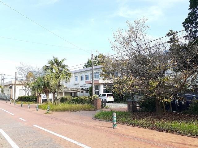 宮崎市立木花小学校：300m