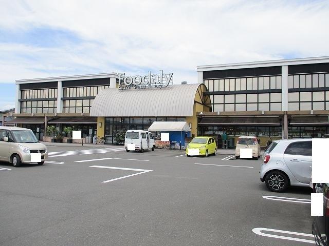 フーデリー赤江店：800m