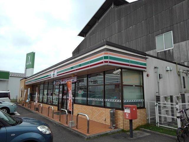 セブンイレブン 吉村町店：900m