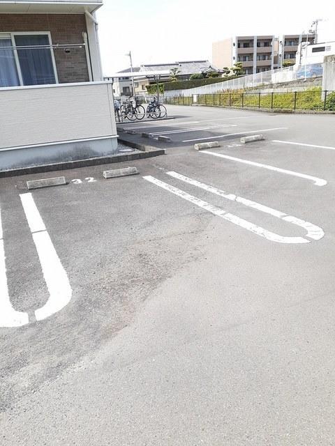 グレイス　ガーデン　Ｃ棟（204） 駐車場