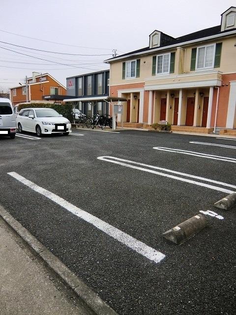 ボンヌジュルネ（201） 駐車場