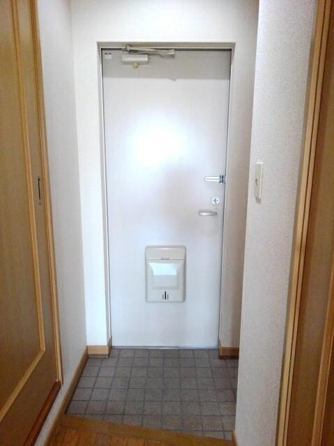 シールド青葉（302） 玄関