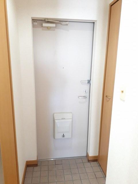 シールド青葉（104） 玄関