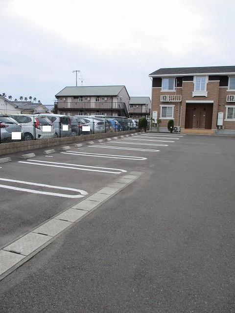 ラ・ルーチェ　Ⅰ（202） 駐車場
