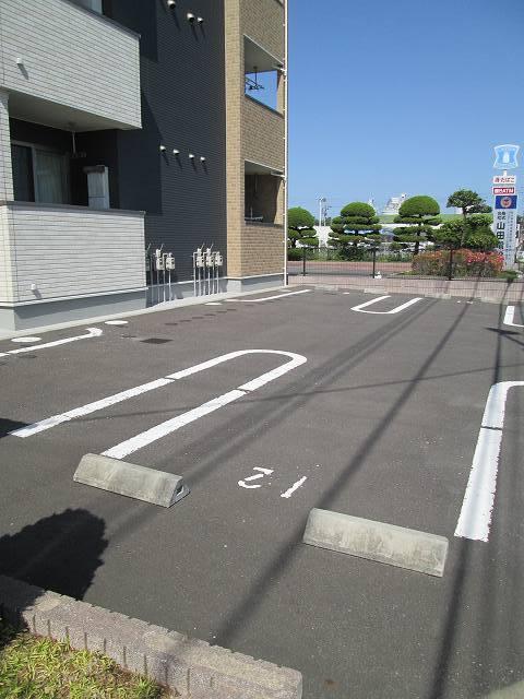 コンフォート（202） 駐車場
