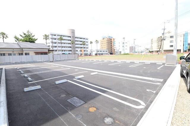 ボヌールK（301） 駐車場