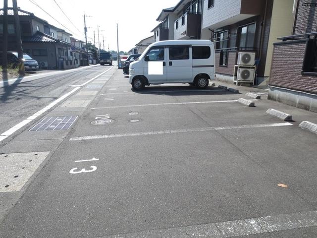 ハピネス本郷Ⅱ（203） 駐車場