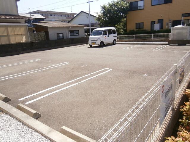 エランビタールSHIOMI（101） 駐車場