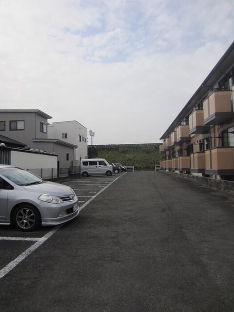 ユニヴェール白山（107） 駐車場
