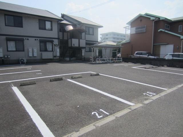メゾンボナール・スプリング　A棟（101） 駐車場