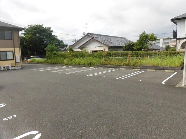 ロゼ　トレフル　A棟（102） 駐車場