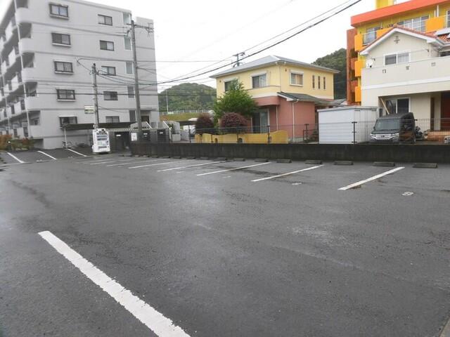 フルール芳士（105） 駐車場