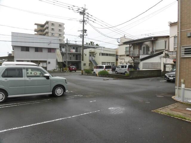 シャトーK（105） 駐車場