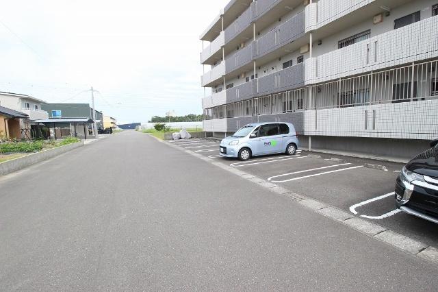 ラヴィドール（301） 駐車場