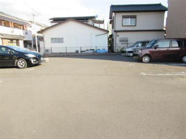サンリットコートS・T（205） 駐車場