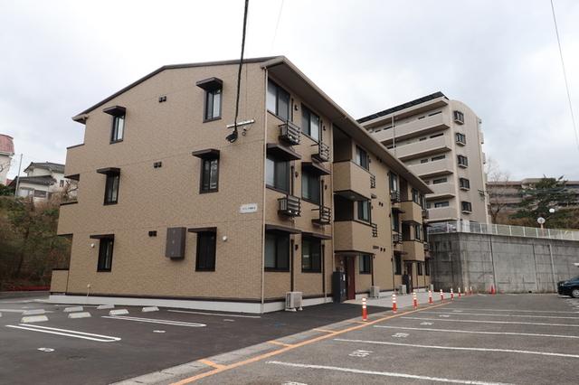 加納駅より徒歩9分 築6年6ヶ月 3階建の賃貸物件