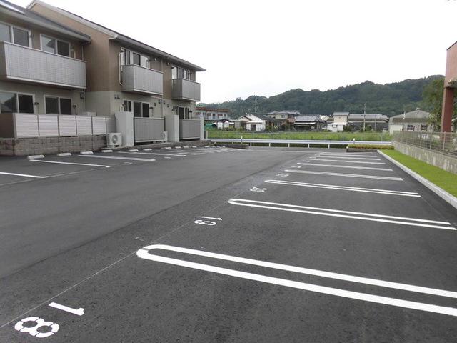 ボン・ボヌール（205） 駐車場