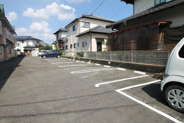 ニューハイム大塚（105） 駐車場