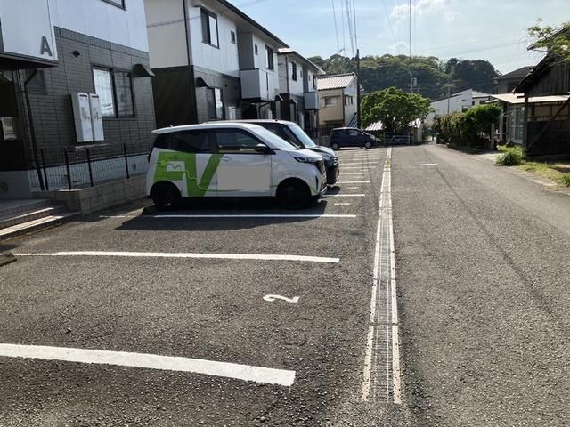 ファミール小春の里　A棟（201） 駐車場
